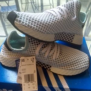 Adidas Deerupt shoe